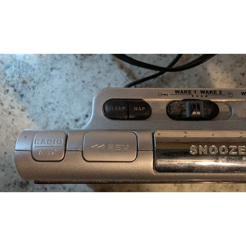 Vintage RCA AM/FM Clock Radio - Blue Digital Display & AUX Input