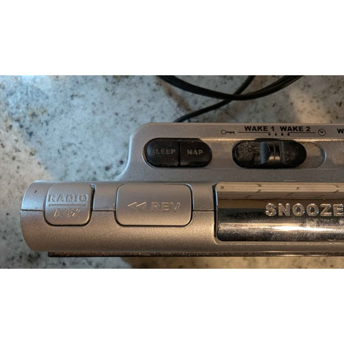 Vintage RCA AM/FM Clock Radio - Blue Digital Display & AUX Input