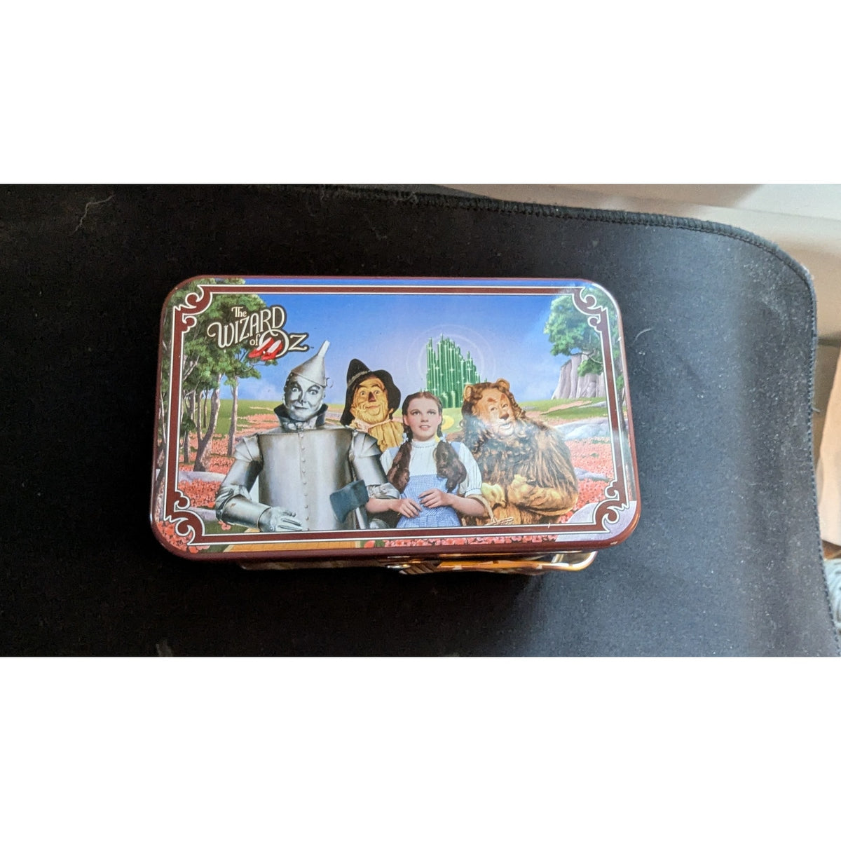 Avon The Wizard of Oz Emerald City Collectible Watch with Gingham Tin & Manual